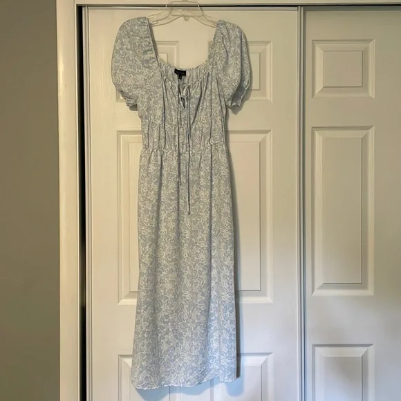 Women’s light blue Puff sleeve Short sleeve Smocked midi dress — Who What Wear - Picture 2 of 2